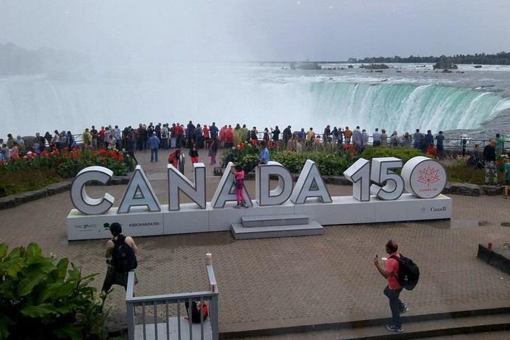 Private Transfer from Buffalo Intl, Airport (BUF) to Niagara Falls Canada
