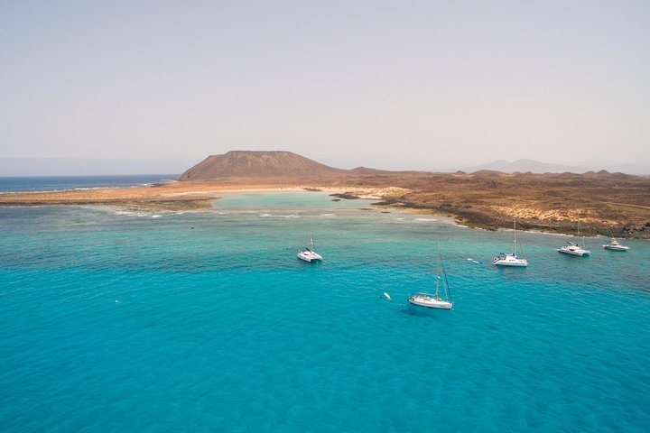 4h - Extended Private Sailing Tour around the Lobos Island