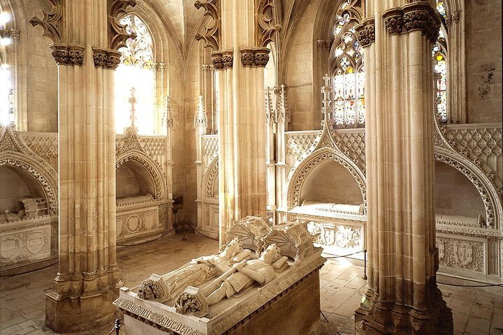 Fátima, Batalha and Nazaré Full Day Private Tour from the West