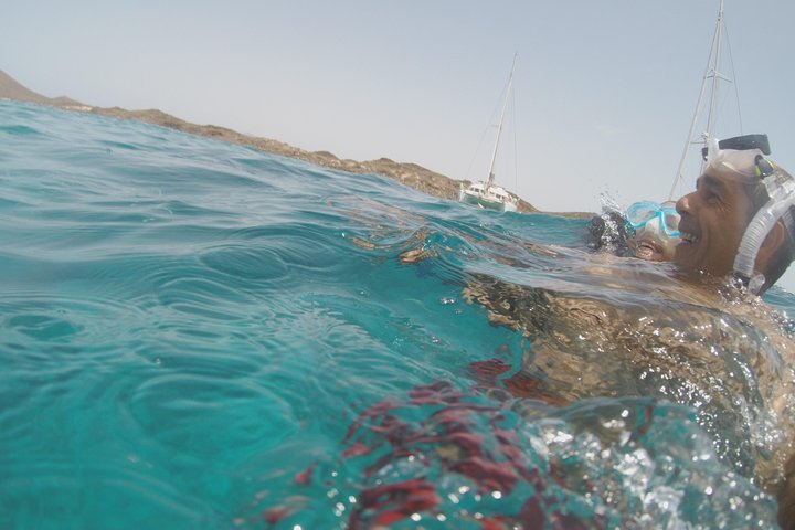 4h - Extended Private Sailing Tour around the Lobos Island