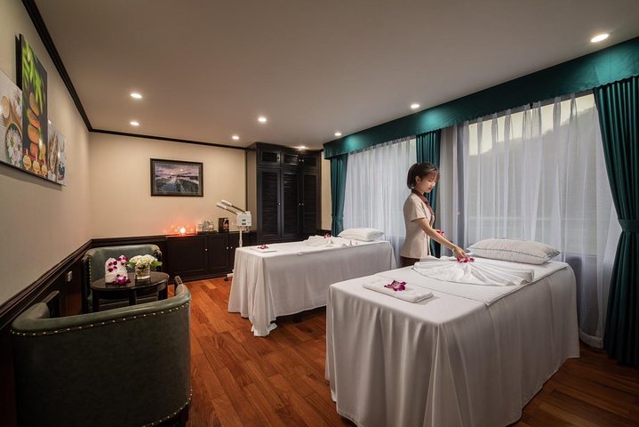 Top Tier: Overnight Ha Long Bay Cruise 5-Star, Balcony Cabin-2D1N