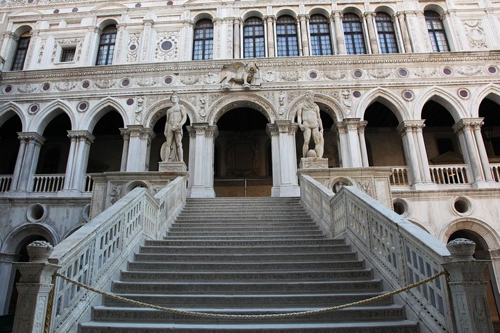 Skip-the-Line: Doge's Palace & St. Mark's Basilica Fully Guided Tour