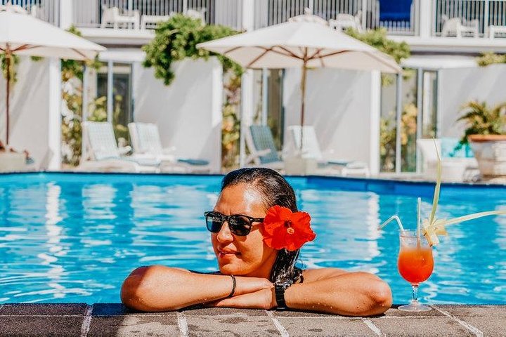 Seat in Coach Transfer from Rarotonga Hotel to Airport