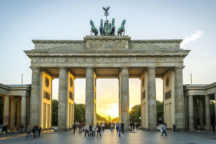 Arrival Transfer: Berlin Airport BER to Berlin in Business Car