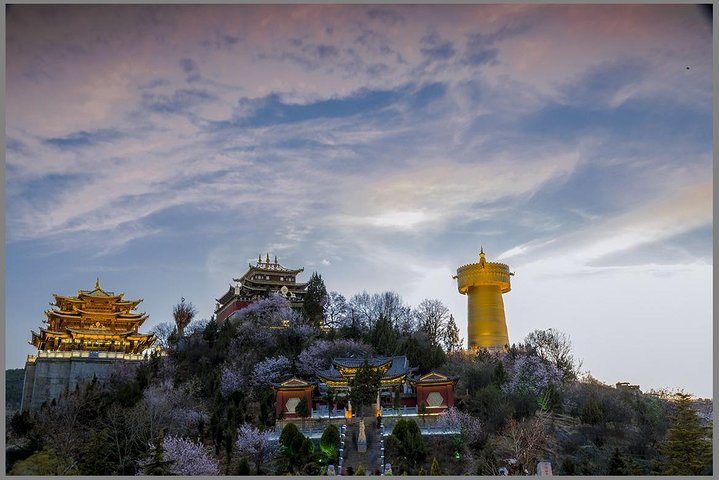 1-Day Shangri-La tour with Ganden Monastery, Napahai Lake and Tibetan Town