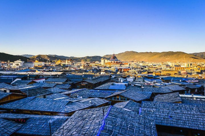 1-Day Shangri-La tour with Ganden Monastery, Napahai Lake and Tibetan Town