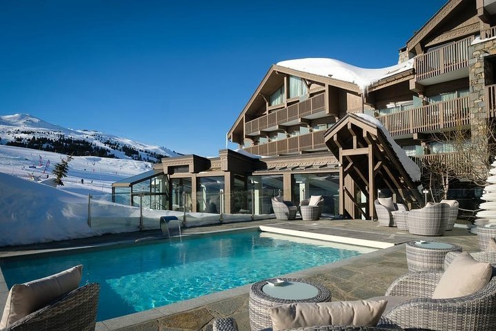 Ski Resort Transfer: Chambery Airport CMF to Courchevel in Van