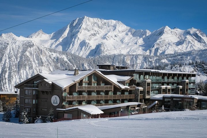 Ski Resort Transfer: Chambery Airport CMF to Courchevel in Van