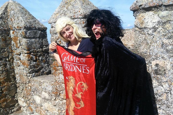 TRON OF THRONES GUIDED VISIT! We are not encyclopedias with legs!