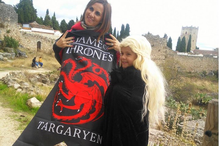 TRON OF THRONES GUIDED VISIT! We are not encyclopedias with legs!
