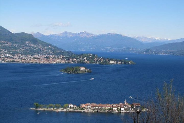 Stresa: 1-Day 3 Borromean Islands Hop-On Hop-Off Boat Tour