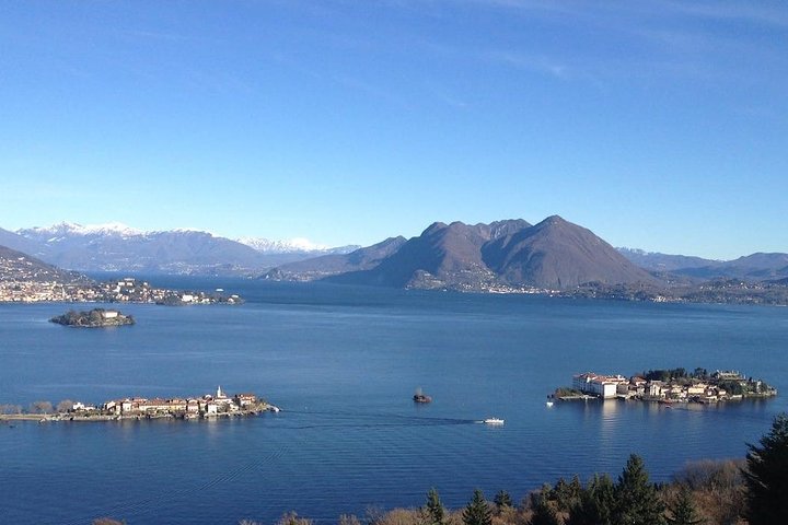 Stresa: 1-Day 3 Borromean Islands Hop-On Hop-Off Boat Tour