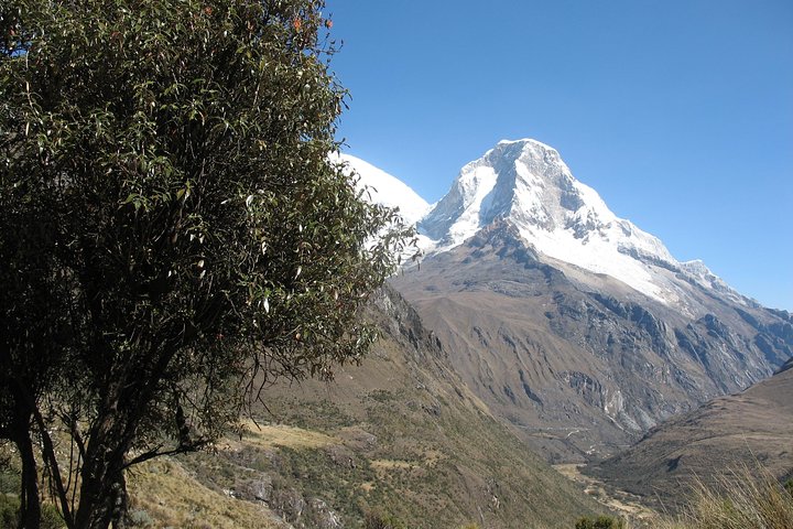Lake 69 Full-Day Hiking Tour from Huaraz