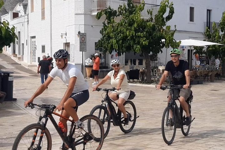 Tour Ebike Trulli Alberobello e Locorotondo