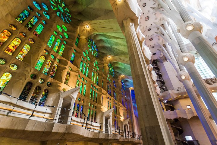 Sagrada Familia Guided Tour with Skip The Line Access