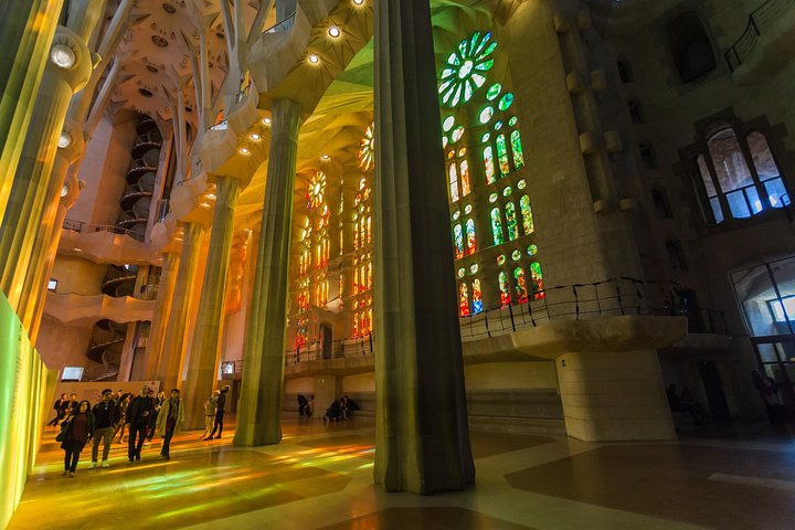 Sagrada Familia Guided Tour with Skip The Line Access