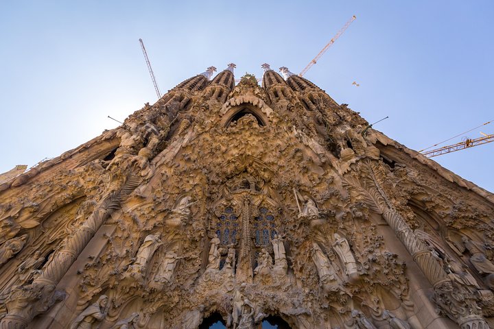 Sagrada Familia Guided Tour with Skip The Line Access