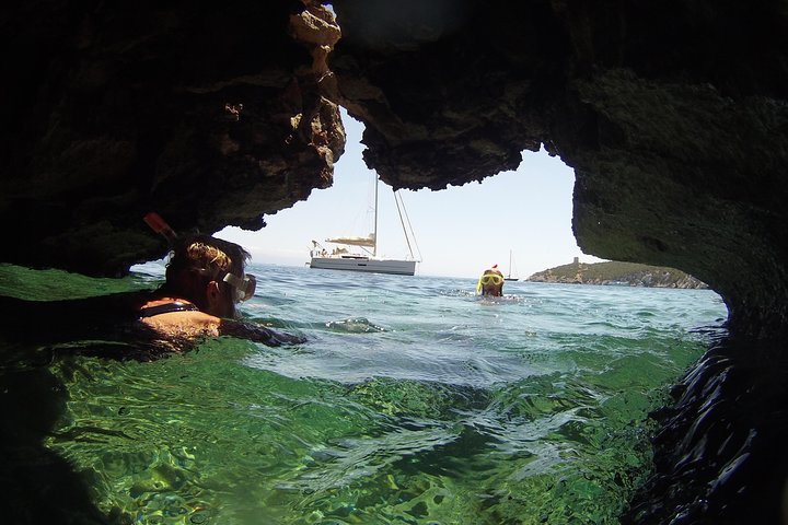 Alghero - Sailboat trip with lunch on board,