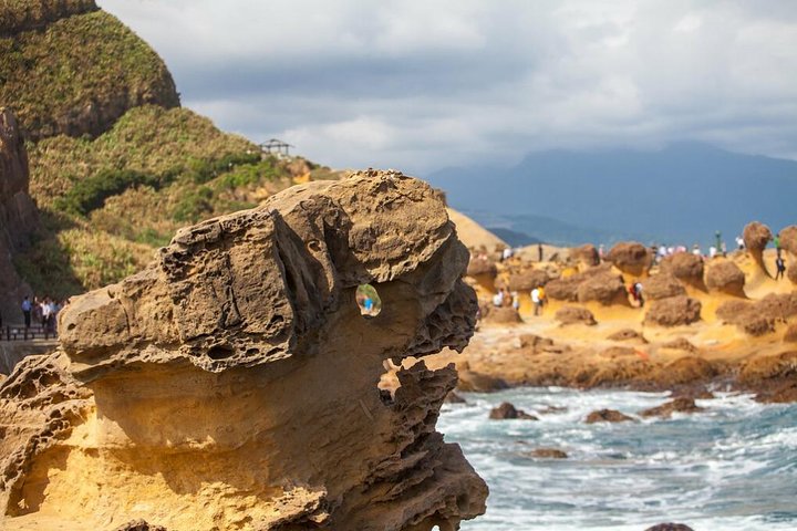 Private Tour to Jiufen, Yehliu Geopark, and Pingxi