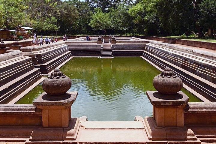 Anuradhapura: Tuk Tuk Tour at Ancient City with Audio Guide