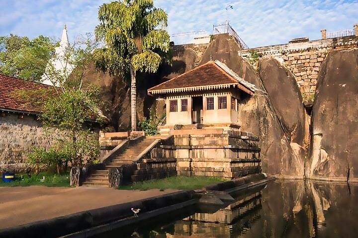 Anuradhapura: Tuk Tuk Tour at Ancient City with Audio Guide