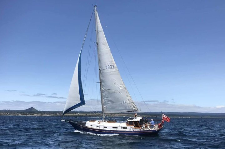 Classical Sailing - Māori Rock Carvings -Taupo Sailing Adventures