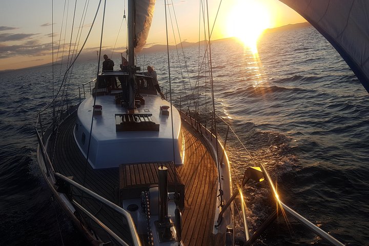Classical Sailing - Māori Rock Carvings -Taupo Sailing Adventures