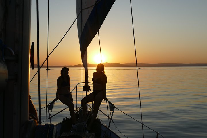 Classical Sailing - Māori Rock Carvings -Taupo Sailing Adventures