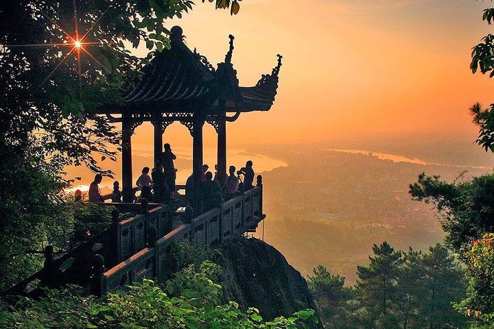 1-Day Private Tour:Stone Forest and Western Hill(Dragon Gate) from Kunming