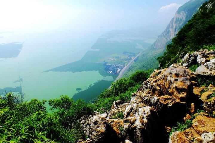 1-Day Private Tour:Stone Forest and Western Hill(Dragon Gate) from Kunming
