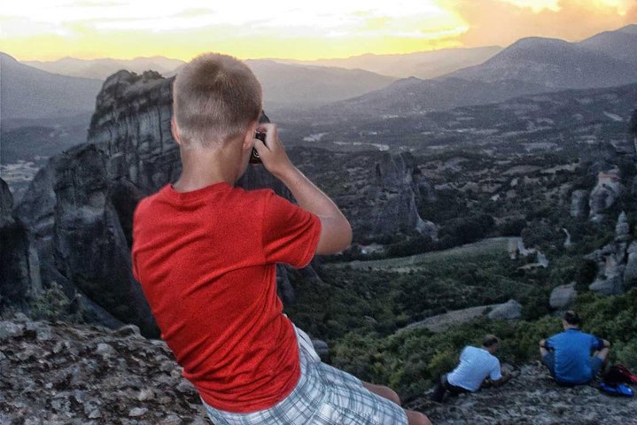 Majestic Sunset Meteora Tour with Local Guide