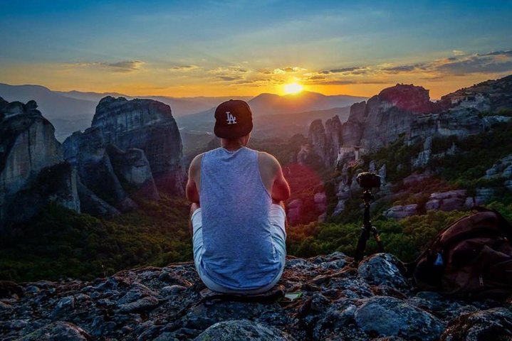 Majestic Sunset Meteora Tour with Local Guide
