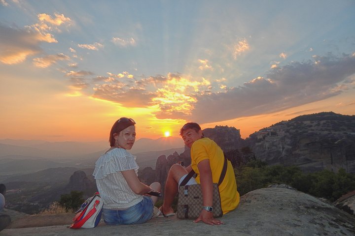Majestic Sunset Meteora Tour with Local Guide