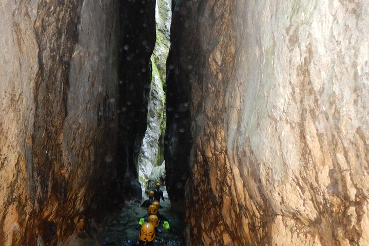 Canyoning in Nevidio Canyon