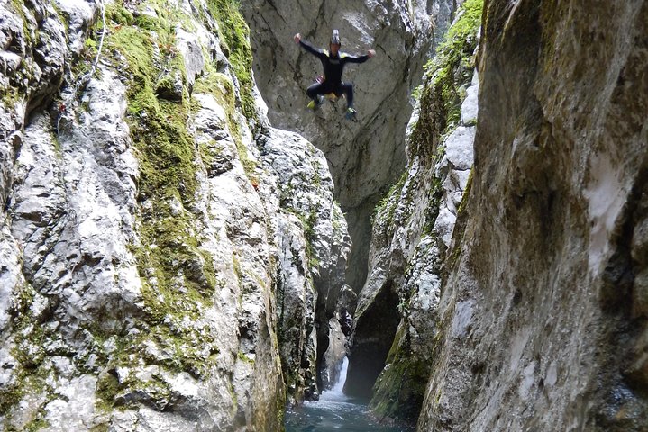Canyoning in Nevidio Canyon