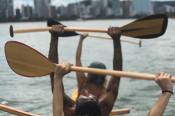 Hawaiian Canoe Tours on Islands, Secret Beaches and Unforgettable Landscapes