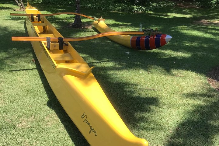 Hawaiian Canoe Tours on Islands, Secret Beaches and Unforgettable Landscapes
