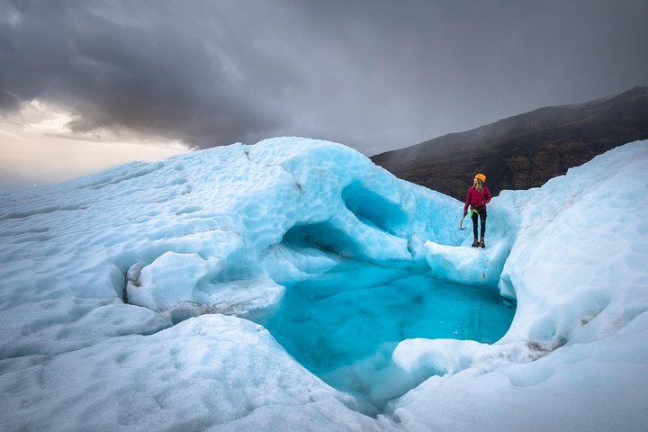 Skaftafell: 4h Small Group Glacier Hike with Guide and Transfer