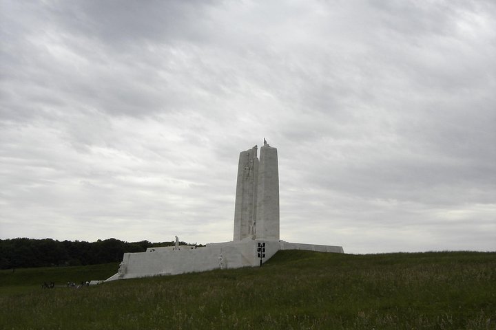 1 day Canadian WW1 private tour including Vimy Ridge