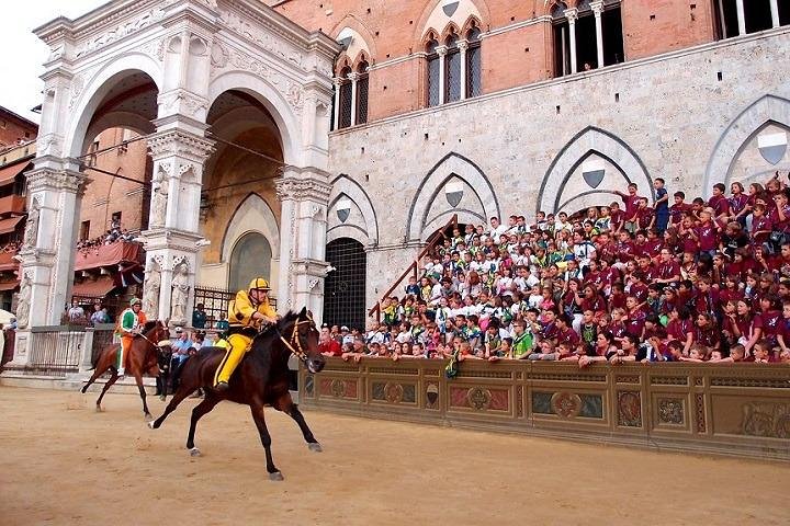 Siena, San Gimignano and Chianti Wine Small Group from Montecatini Terme