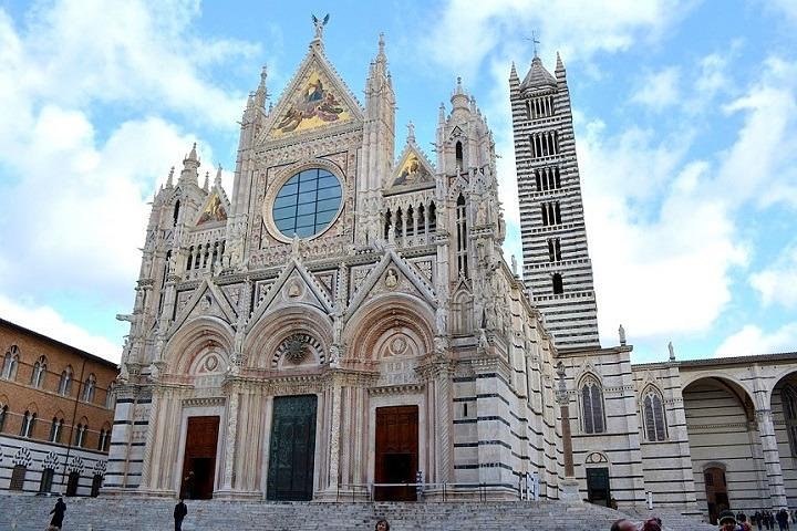 Siena, San Gimignano and Chianti Wine Small Group from Montecatini Terme