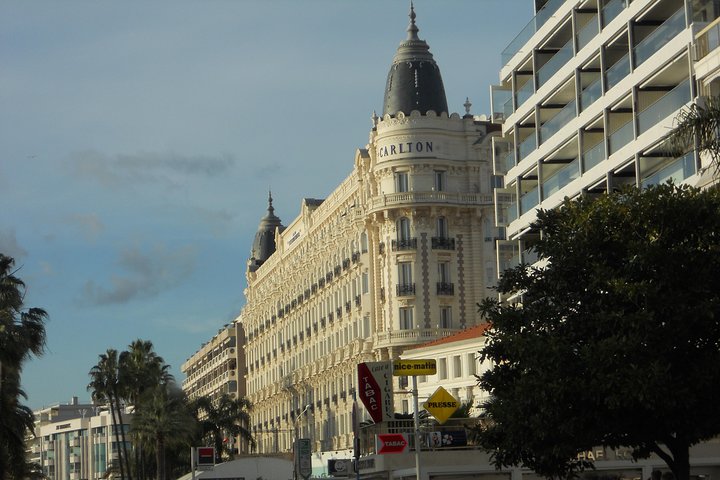 Private tour on the French Riviera with comfortable minivan.MONACO NICE ST PAUL