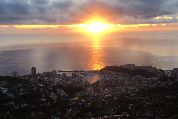 Private tour on the French Riviera with comfortable minivan.MONACO NICE ST PAUL