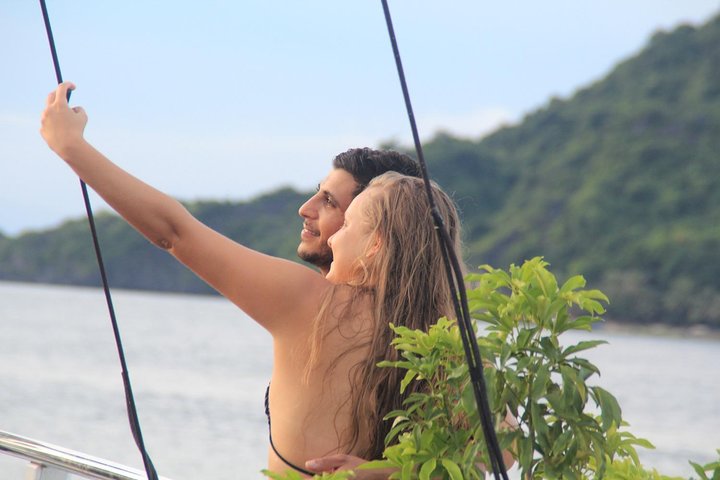 Lan Ha Bay Deluxe Cruise 2D/1N: Kayaking, Swimming at pristine places & meals