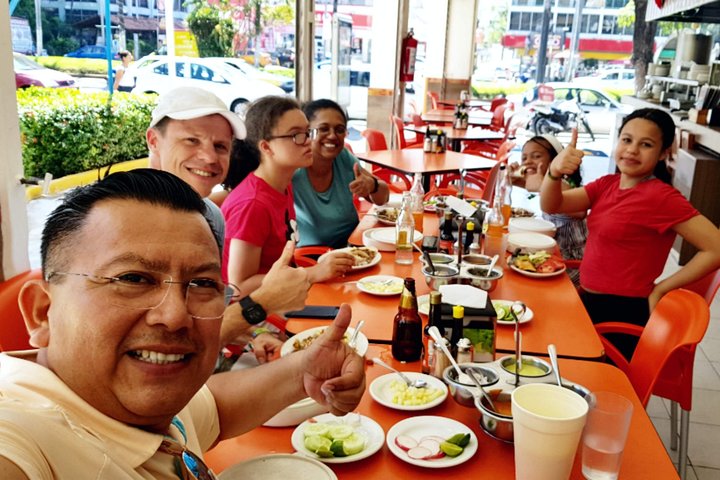 4 or 6Hr Discover Acapulco With a Fun Guide, Diver Show,Mex Lunch