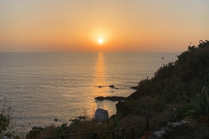 Sciara del Fuoco from the sea with an aperitivo to Ginostra, boat tour