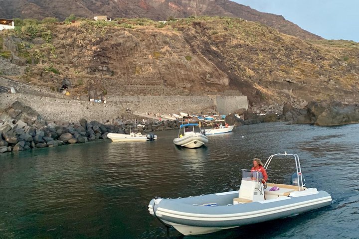 Sciara del Fuoco from the sea with an aperitivo to Ginostra, boat tour