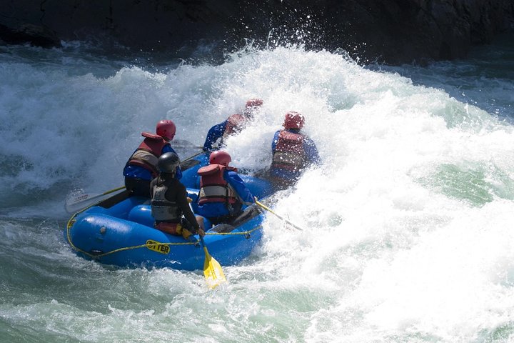 24 km White water rafting expedition in Rishikesh