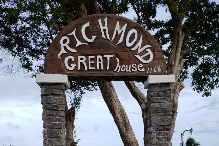 The Grand Circle 12-Hour All-Inclusive Island Experience
