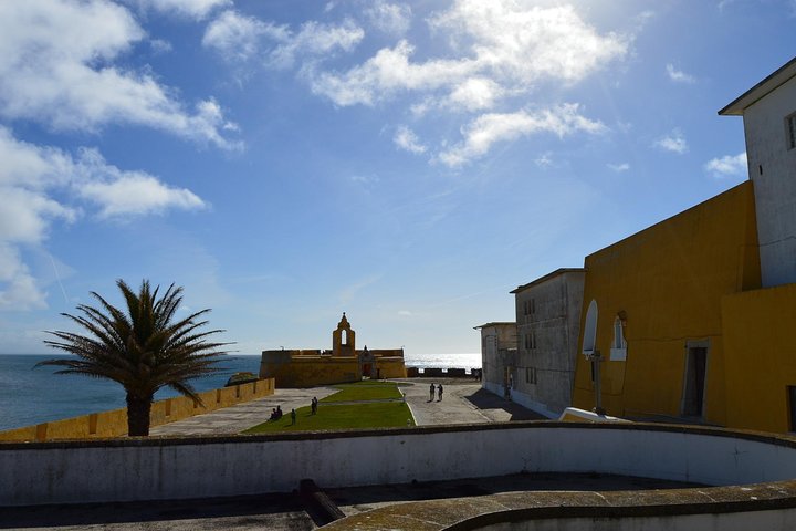 Óbidos, Peniche and Buddha Eden Full Day Private Tour from the West